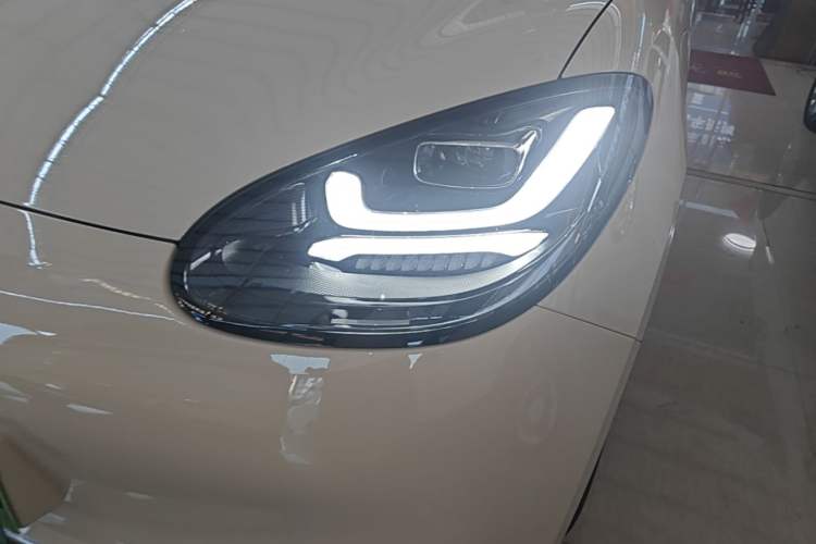 Used Wuling Bingo 2025 410 km Lingxi Deluxe Edition Left Front Headlight