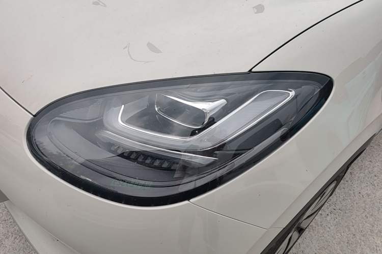 Used Wuling Bingo 2025 333 km Lingxi Connected Version Left Front Headlight