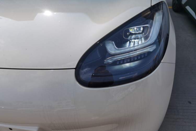 Used Wuling Bingo 2025 333 km Lingxi Connected Version Left Front Headlight