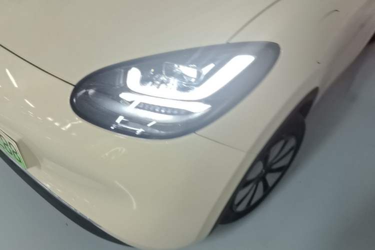 Used Wuling Bingo 2025 333 km Lingxi Connected Version Left Front Headlight