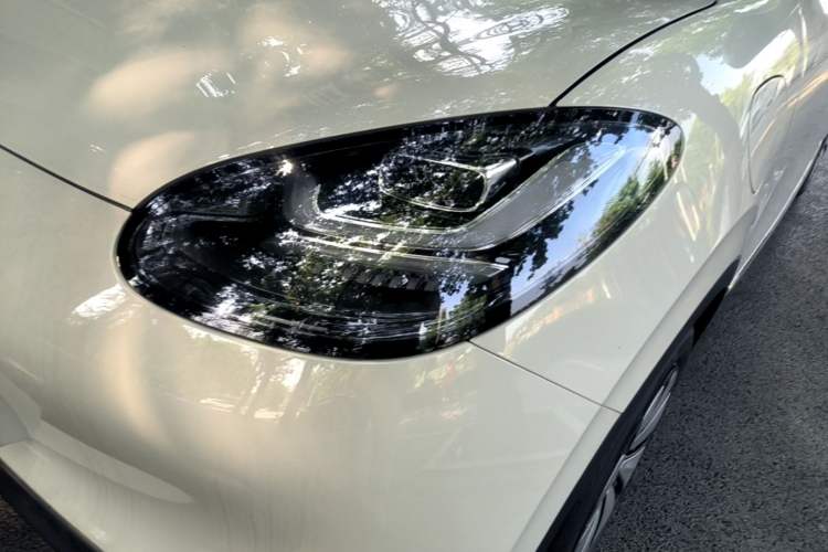 Used Wuling Bingo 2025 333 km Lingxi Connected Version Left Front Headlight