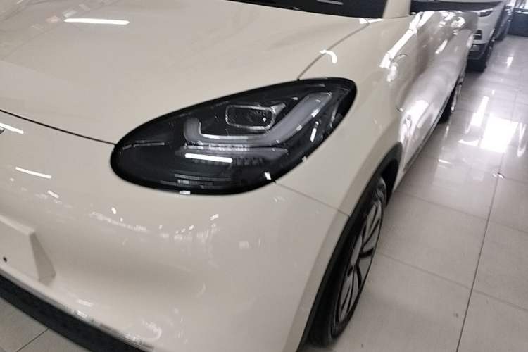 Used Wuling Bingo 2025 333 km Lingxi Connected Version Left Front Headlight