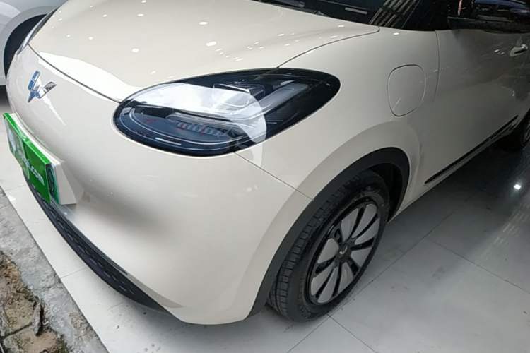 Used Wuling Bingo 2025 333 km Lingxi Connected Version Left Front Headlight