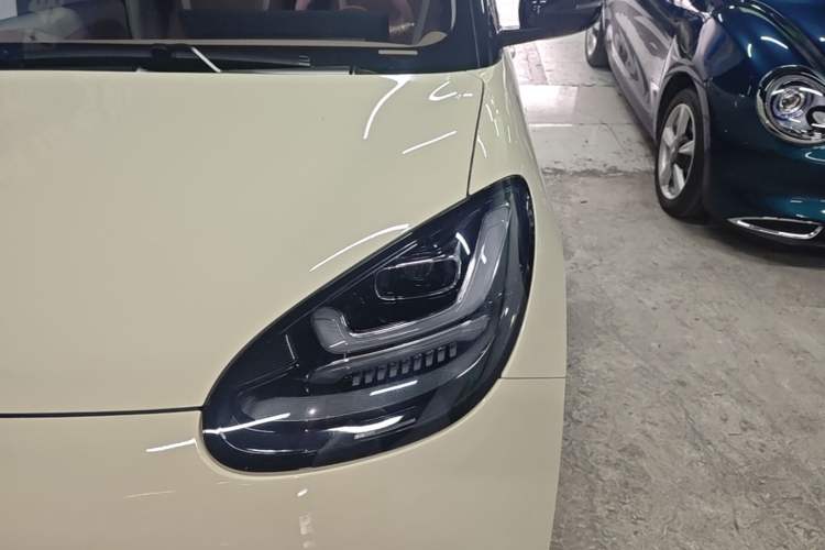 Used Wuling Bingo 2025 333 km Lingxi Connected Version Left Front Headlight
