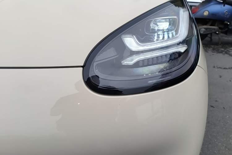 Used Wuling Bingo 2025 333 km Lingxi Connected Version Left Front Headlight