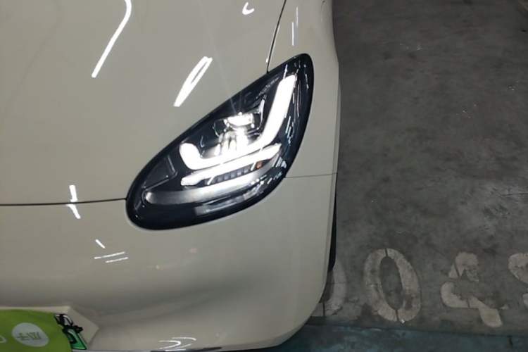 Used Wuling Bingo 2025 333 km Lingxi Connected Version Left Front Headlight