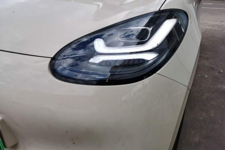 Used Wuling Bingo 2025 333 km Lingxi Connected Version Left Front Headlight