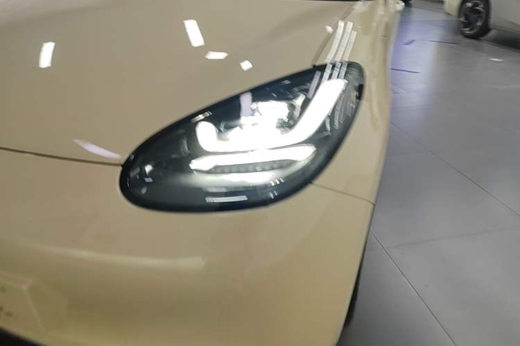 Used Wuling Bingo 2025 410 km Lingxi Deluxe Edition Left Front Headlight