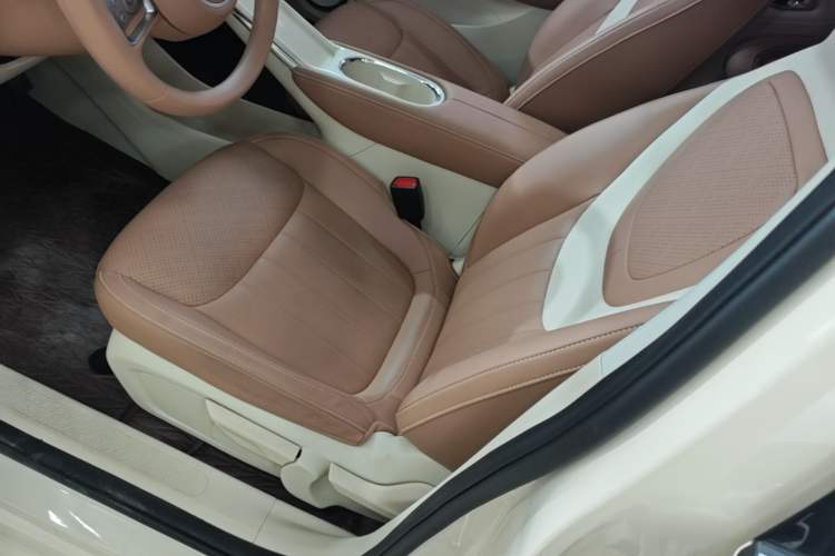Used Wuling Bingo 2025 333 km Lingxi Connected Version Left Front Seat