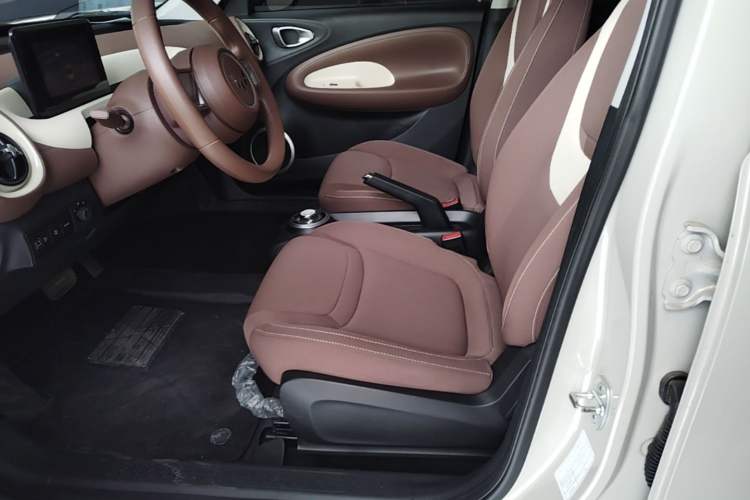 Used Wuling Bingo 2025 203km Light Edition Left Front Seat