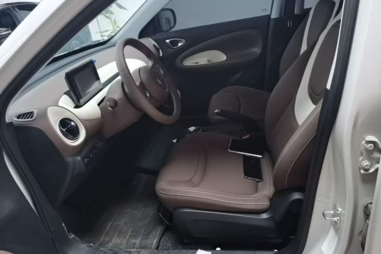 Used Wuling Bingo 2025 203km Light Edition Left Front Seat