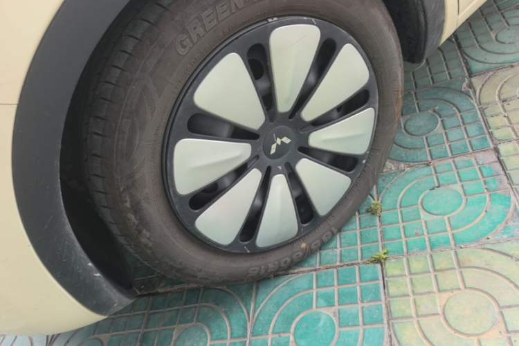 Used Wuling Bingo 2025 333 km Lingxi Connected Version Left Front Wheel Hub