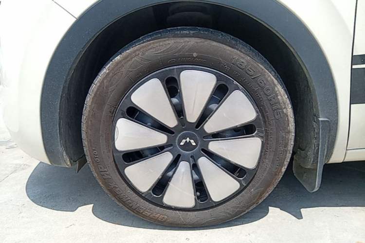Used Wuling Bingo 2025 333 km Lingxi Connected Version Left Front Wheel Hub