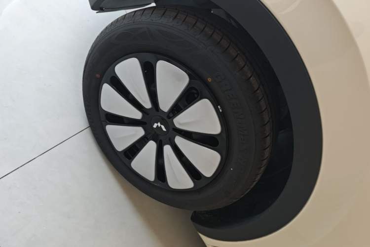 Used Wuling Bingo 2025 333 km Enjoyment Version Left Front Wheel Hub