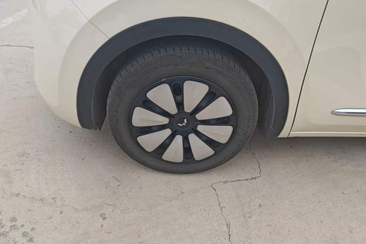 Used Wuling Bingo 2025 333 km Lingxi Deluxe Edition Left Front Wheel Hub