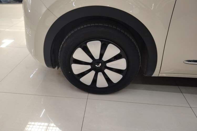 Used Wuling Bingo 2025 333 km Lingxi Deluxe Edition Left Front Wheel Hub
