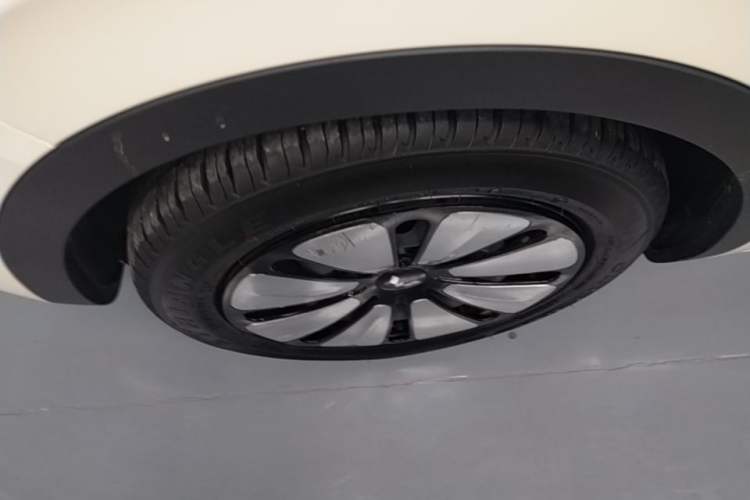 Used Wuling Bingo 2025 333 km Lingxi Deluxe Edition Left Front Wheel Hub