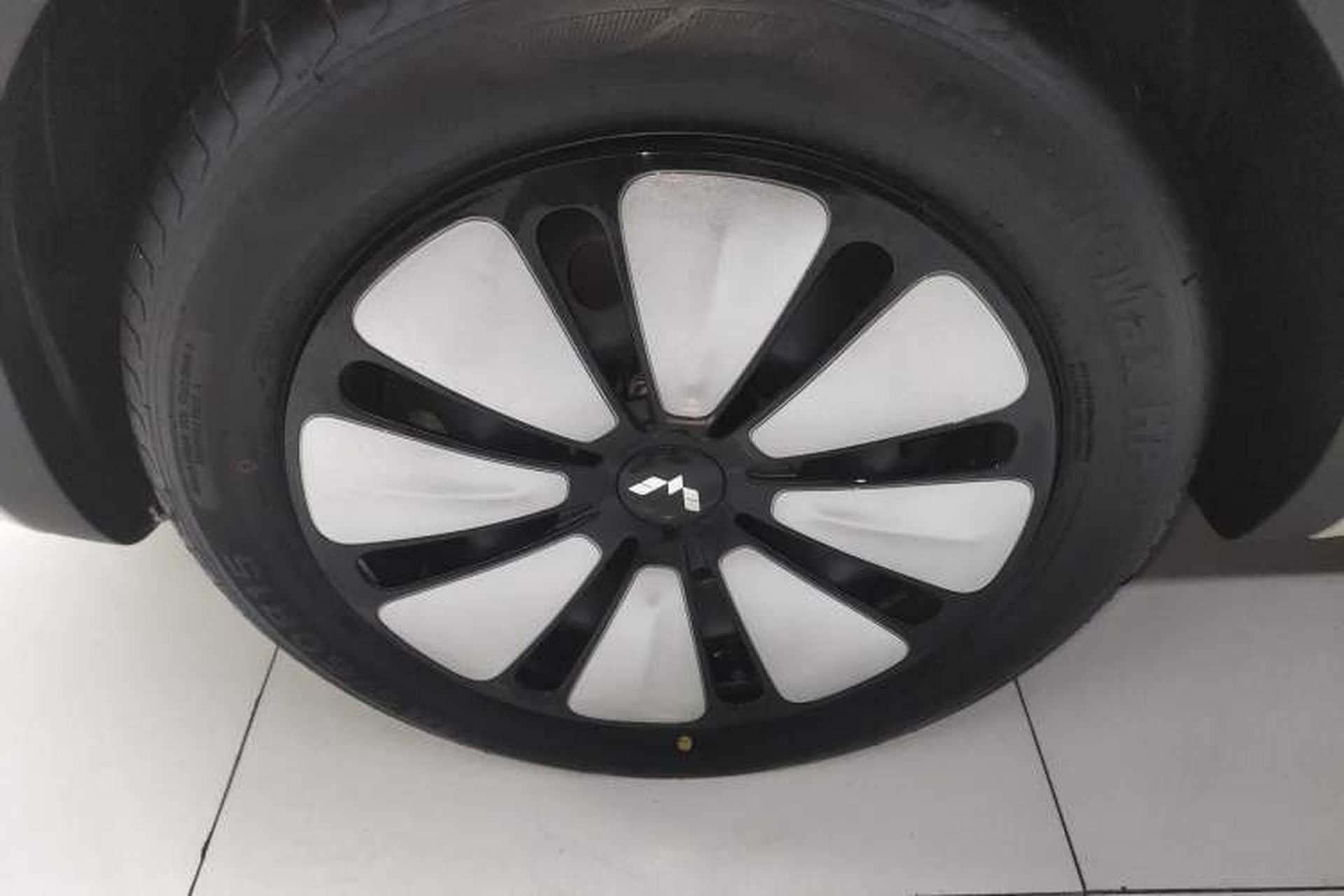Used Wuling Bingo 2025 410 km Lingxi Deluxe Edition Left Front Wheel Hub