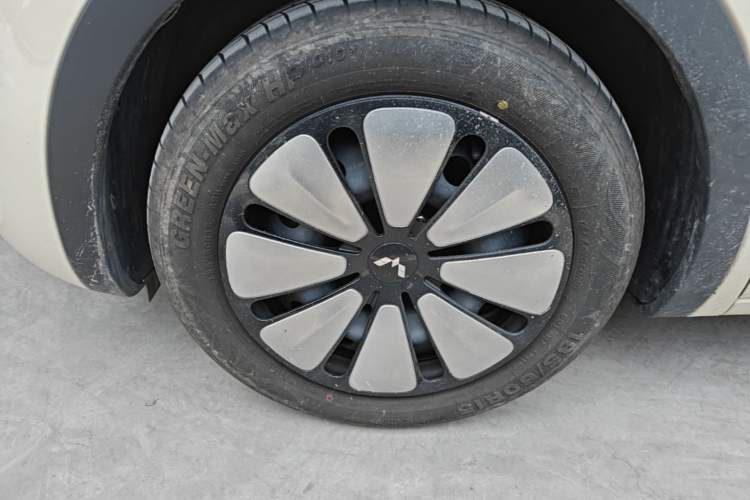 Used Wuling Bingo 2025 333 km Lingxi Deluxe Edition Left Front Wheel Hub