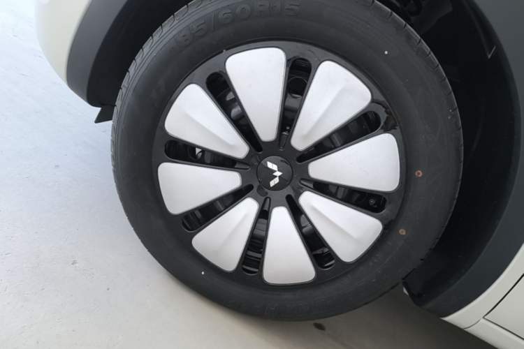 Used Wuling Bingo 2025 333 km Enjoyment Version Left Front Wheel Hub