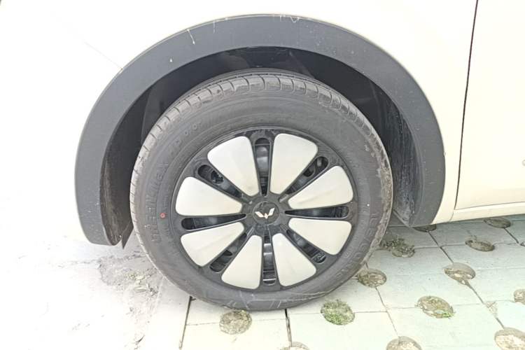 Used Wuling Bingo 2025 333 km Lingxi Connected Version Left Front Wheel Hub