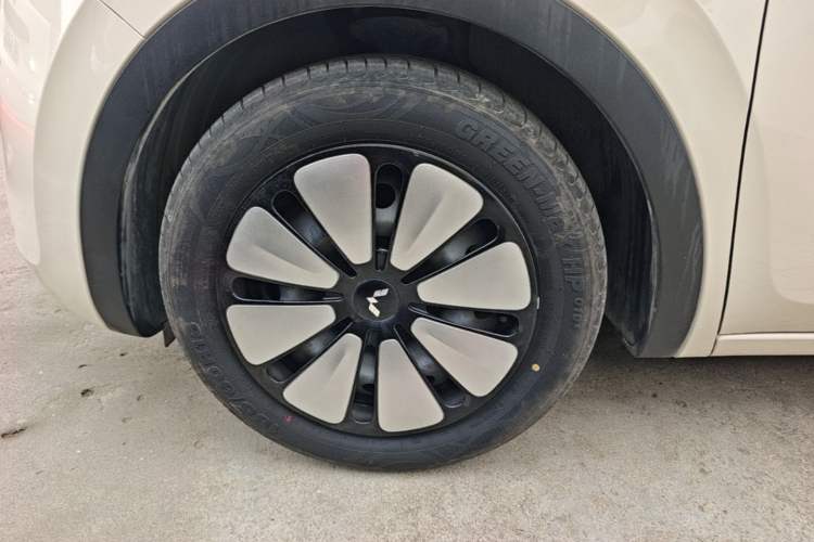 Used Wuling Bingo 2025 333 km Lingxi Deluxe Edition Left Front Wheel Hub