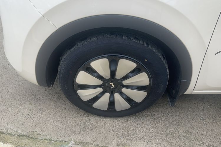 Used Wuling Bingo 2025 333 km Lingxi Connected Version Left Front Wheel Hub