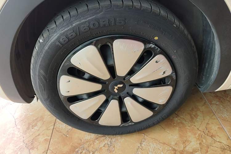 Used Wuling Bingo 2025 333 km Lingxi Deluxe Edition Left Front Wheel Hub