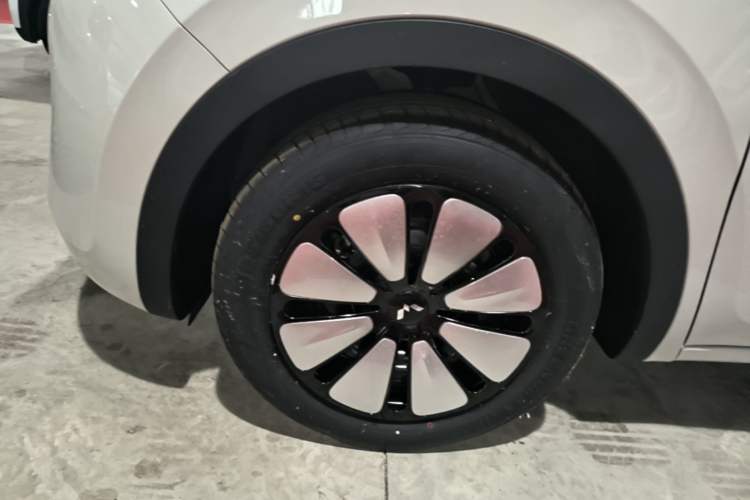 Used Wuling Bingo 2025 333 km Enjoyment Version Left Front Wheel Hub