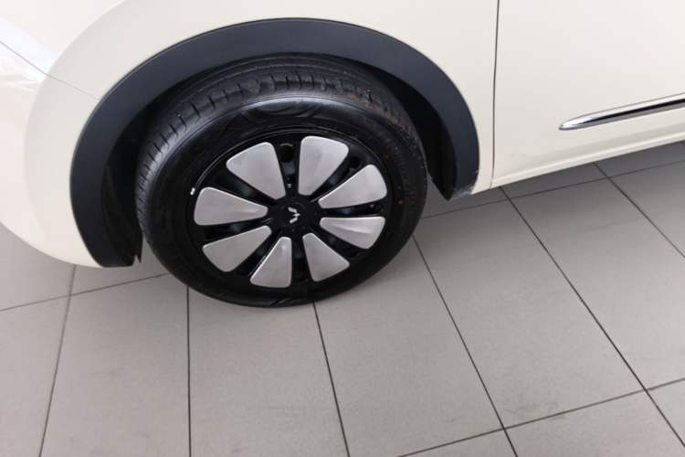 Used Wuling Bingo 2025 333 km Lingxi Connected Version Left Front Wheel Hub