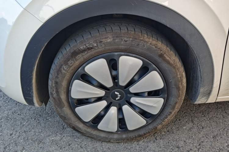 Used Wuling Bingo 2025 333 km Lingxi Connected Version Left Front Wheel Hub