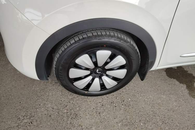 Used Wuling Bingo 2025 333 km Lingxi Connected Version Left Front Wheel Hub