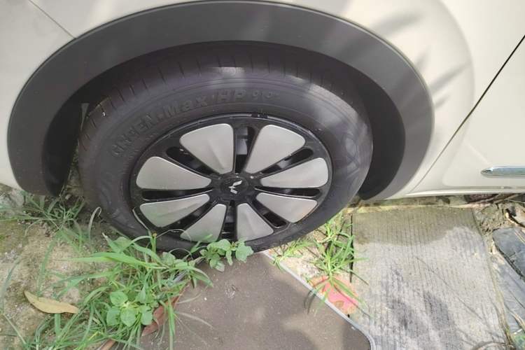 Used Wuling Bingo 2025 333 km Lingxi Connected Version Left Front Wheel Hub