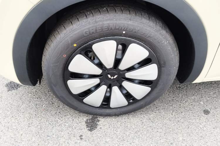 Used Wuling Bingo 2025 333 km Enjoyment Version Left Front Wheel Hub