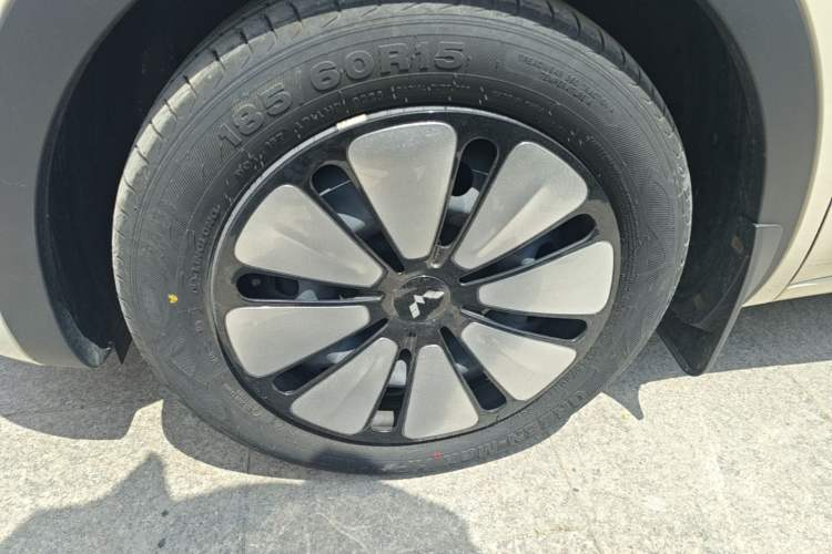 Used Wuling Bingo 2025 333 km Lingxi Connected Version Left Front Wheel Hub