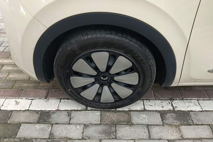 Used Wuling Bingo 2025 333 km Lingxi Deluxe Edition Left Front Wheel Hub