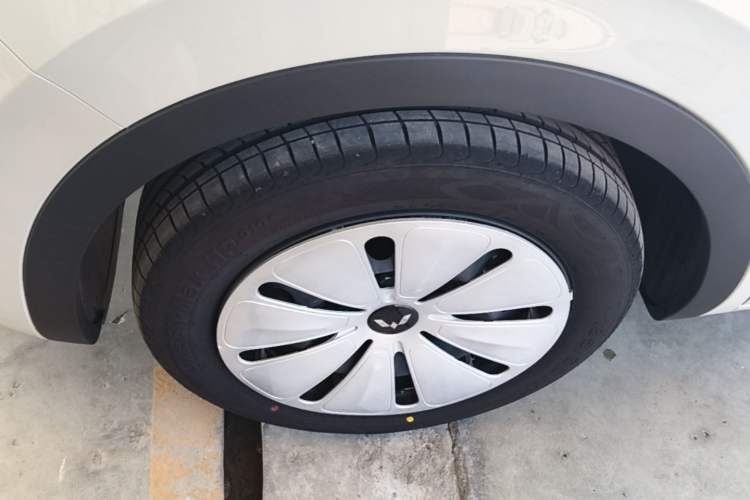 Used Wuling Bingo 2025 203km Light Edition Left Front Wheel Hub