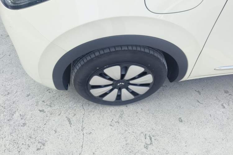 Used Wuling Bingo 2025 333 km Lingxi Connected Version Left Front Wheel Hub