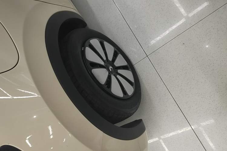Used Wuling Bingo 2025 333 km Enjoyment Version Left Front Wheel Hub