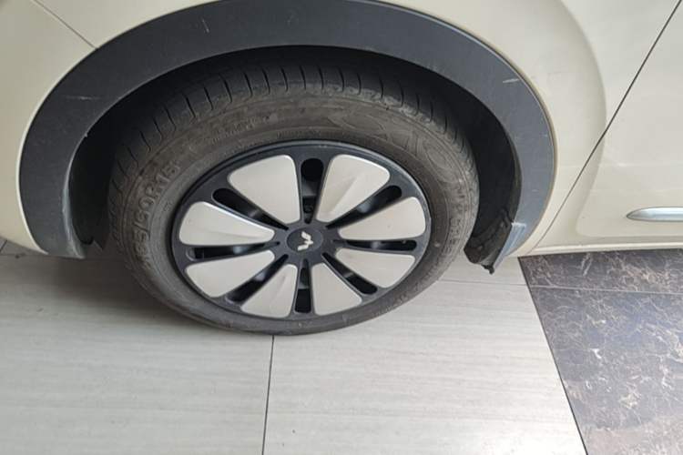 Used Wuling Bingo 2025 333 km Lingxi Connected Version Left Front Wheel Hub