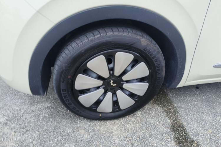 Used Wuling Bingo 2025 333 km Lingxi Connected Version Left Front Wheel Hub