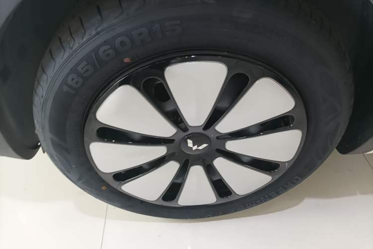 Used Wuling Bingo 2025 410 km Lingxi Deluxe Edition Left Front Wheel Hub