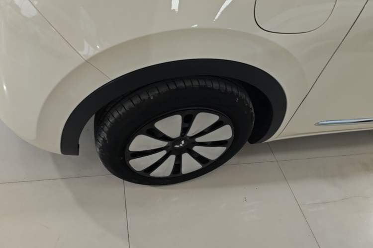 Used Wuling Bingo 2025 333 km Lingxi Connected Version Left Front Wheel Hub