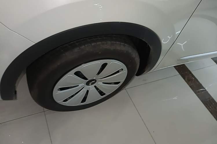 Used Wuling Bingo 2025 203km Light Edition Left Front Wheel Hub
