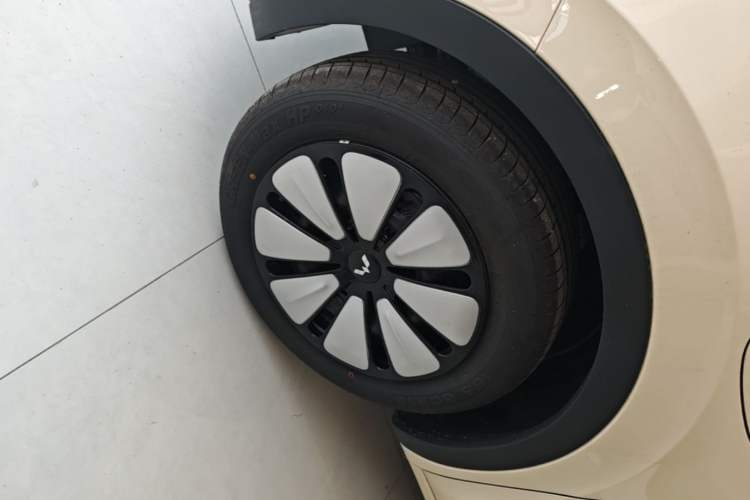 Used Wuling Bingo 2025 333 km Enjoyment Version Left Front Wheel Hub