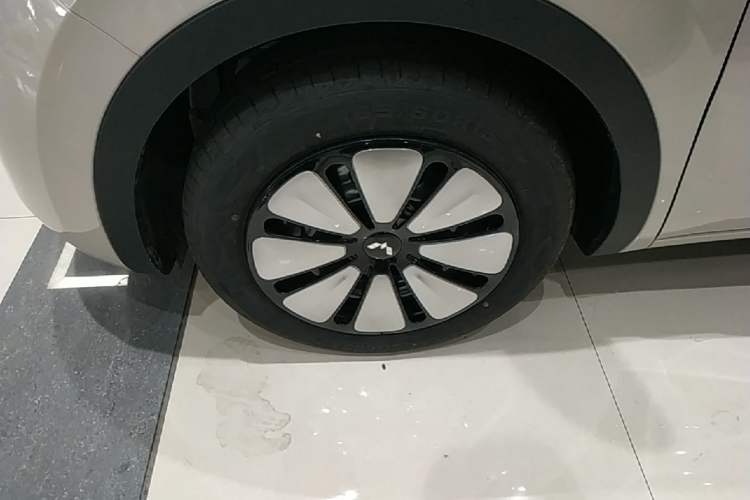 Used Wuling Bingo 2025 333 km Enjoyment Version Left Front Wheel Hub