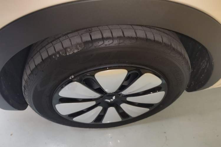 Used Wuling Bingo 2025 333 km Enjoyment Version Left Front Wheel Hub