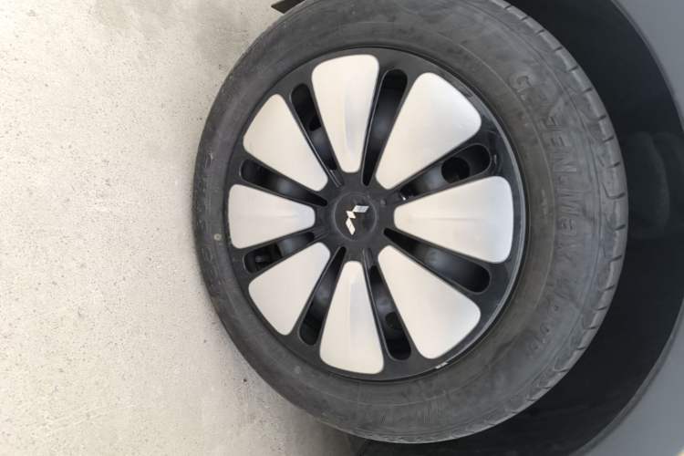 Used Wuling Bingo 2025 333 km Lingxi Deluxe Edition Left Front Wheel Hub