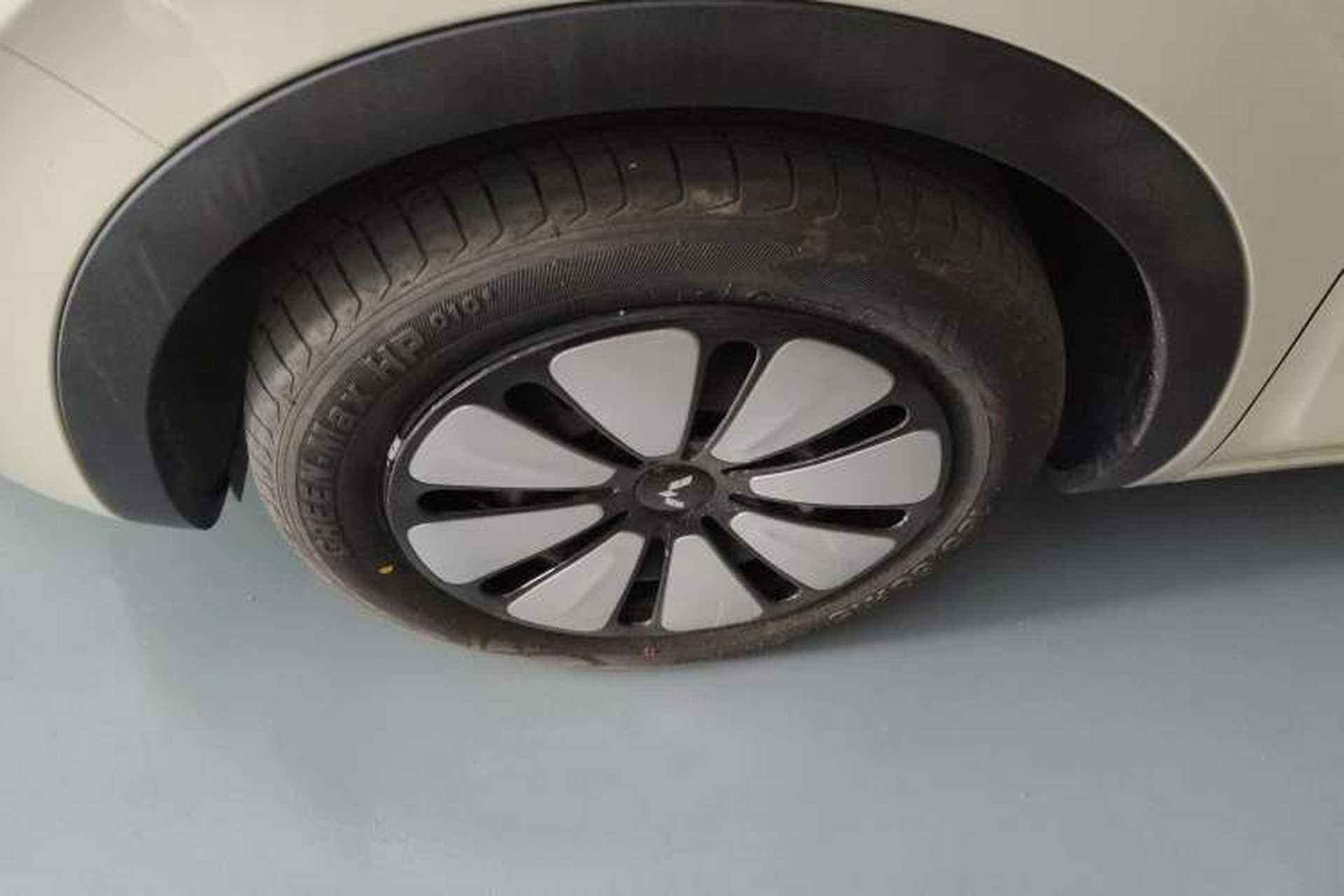Used Wuling Bingo 2025 333 km Lingxi Connected Version Left Front Wheel Hub