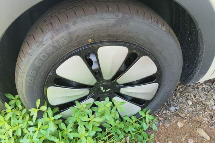 Used Wuling Bingo 2025 333 km Lingxi Connected Version Left Front Wheel Hub